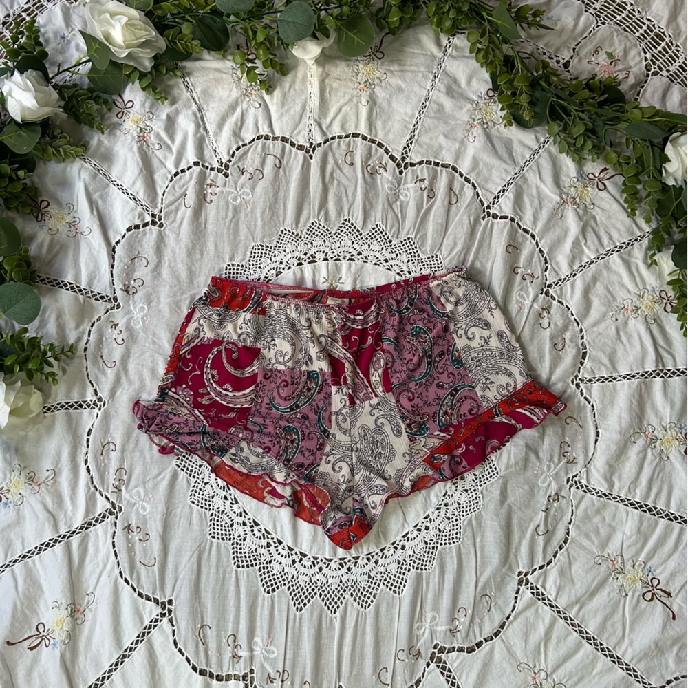 Secret Treasures bohemian pattern flowy shorts